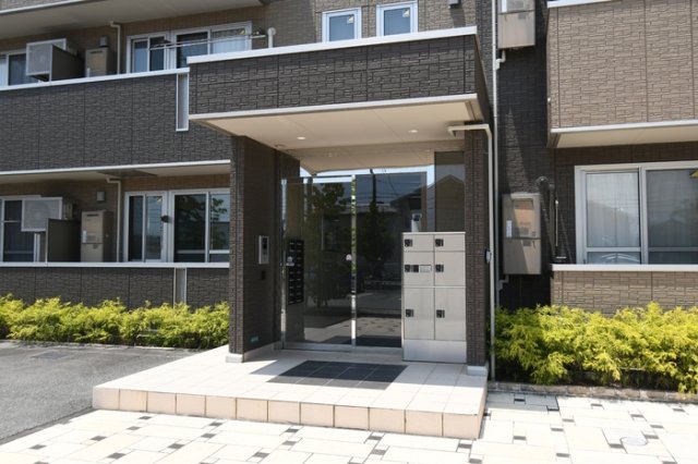 エントランス　清潔なエントランスです