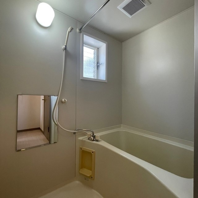 バス・シャワールーム　清潔感のある浴室