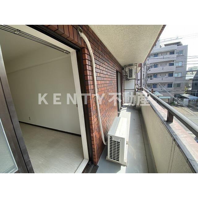 バルコニー　開放的で明るい空間を演出してくれるバルコニーです