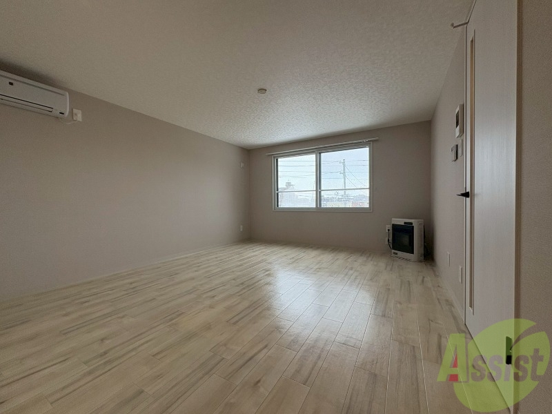 居室・リビング　白を基調とした明るい印象のお部屋になっています！