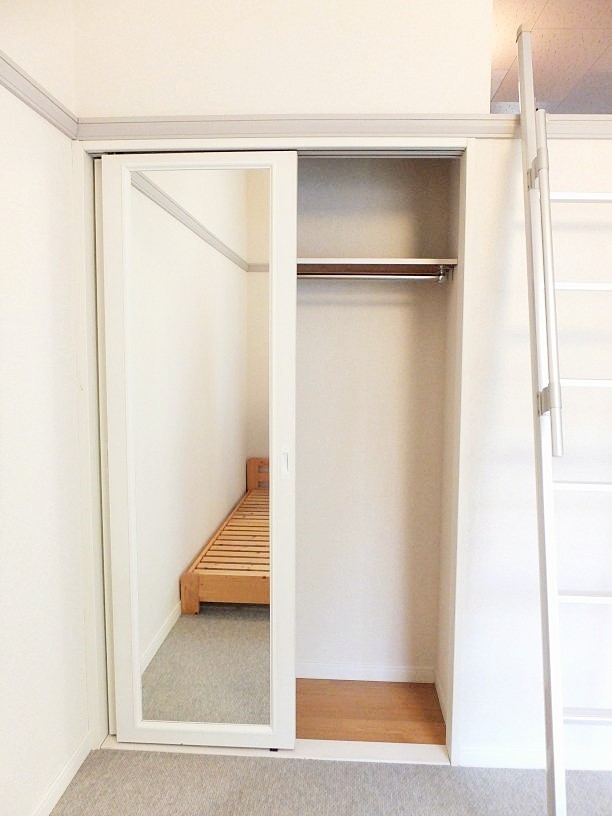 収納　1Fフローリング、2Fカーペット