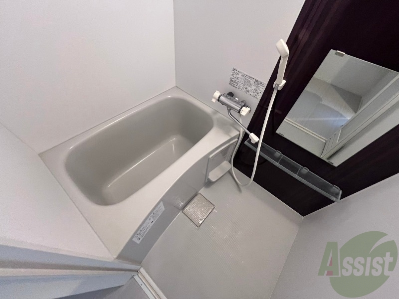 バス・シャワールーム　清潔感のある浴室ですね。機能性も使い勝手も良さそうです。