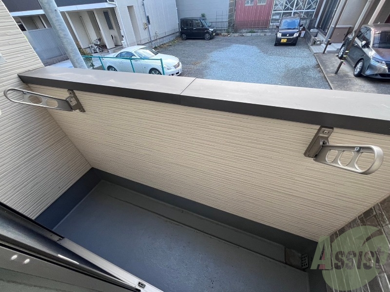 バルコニー　バルコニーが付いているので晴れた日は洗濯物が干せますね