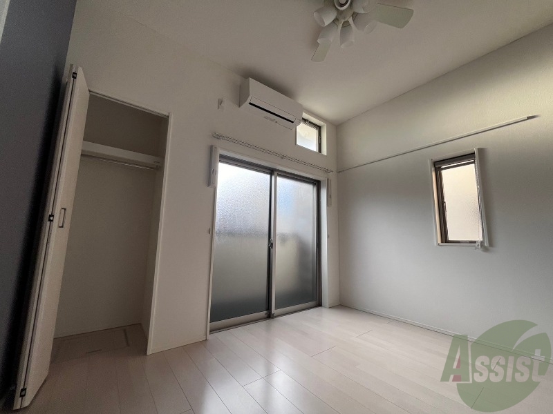 居室・リビング　陽当たりが良く、広々として過ごしやすそうです。