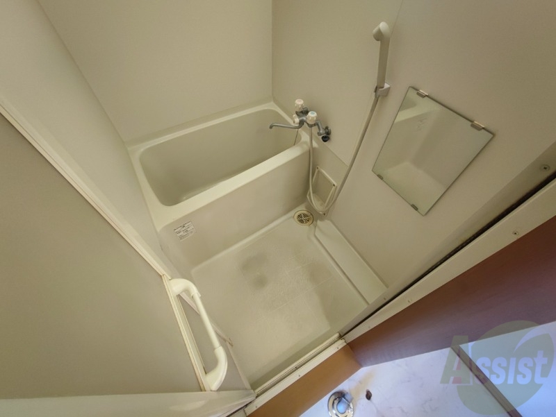 バス・シャワールーム　ユニットバスです。疲れを癒すのに欠かせませんね！