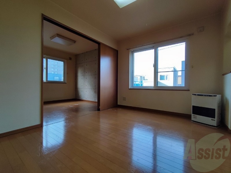 居室・リビング　広くてキレイなお部屋が広がっていて、充実した生活が送れそう。