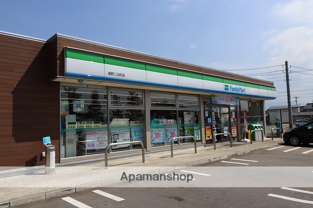 コンビニ　ファミリーマート（コンビニ）まで891m