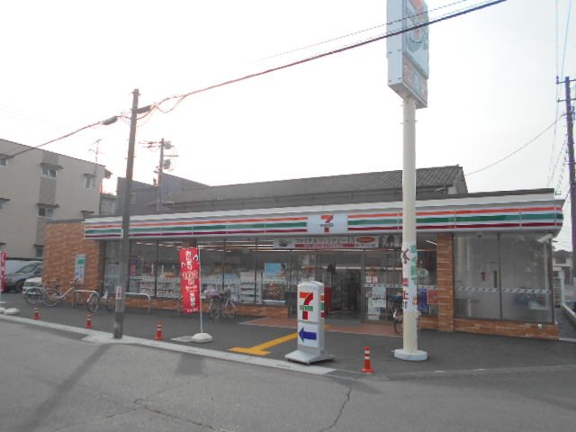 コンビニ　セブンイレブン北越谷3丁目店（コンビニ）まで799m
