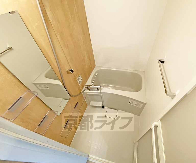 バス・シャワールーム　ゆったり浸かれるお風呂です。