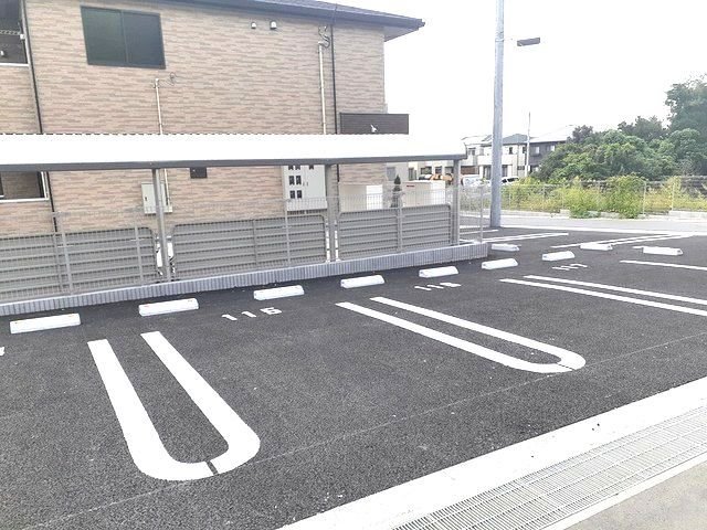 駐車場　車をお持ちの方に嬉しい駐車場付きの物件です