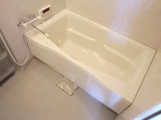 バス・シャワールーム　バスルームです