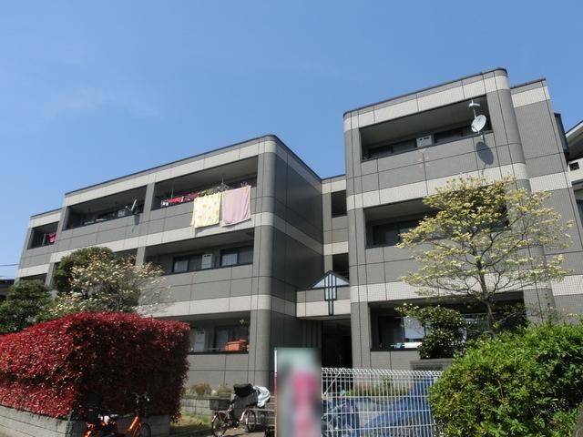 建物外観　★閑静な住宅街・３階建てのマンションです★