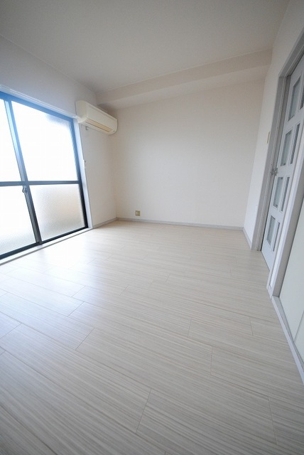 居室・リビング　写真は３０１号室