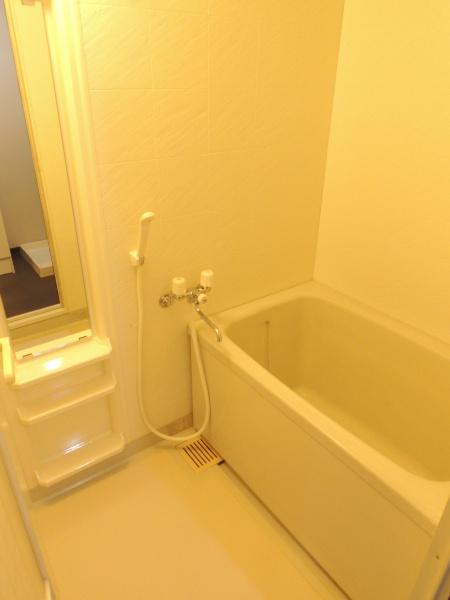 バス・シャワールーム　別の部屋より