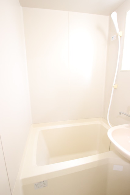 バス・シャワールーム　浴室に窓あり★