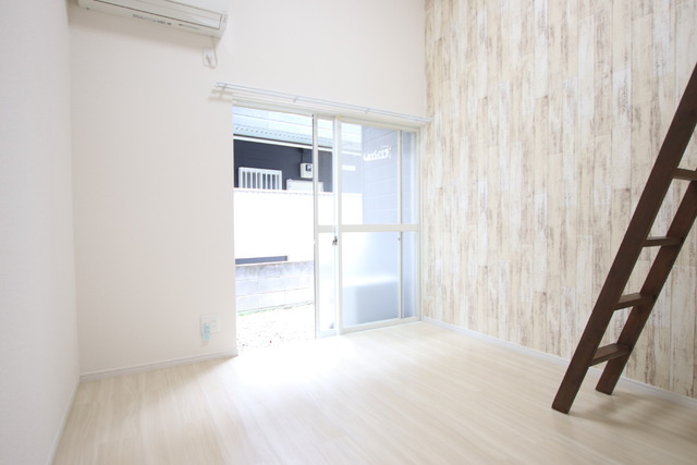 居室・リビング　アクセントクロスを使用したお洒落な居室★