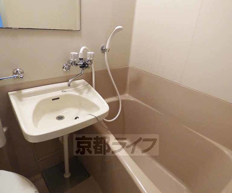 バス・シャワールーム　一般的なユニットバスです