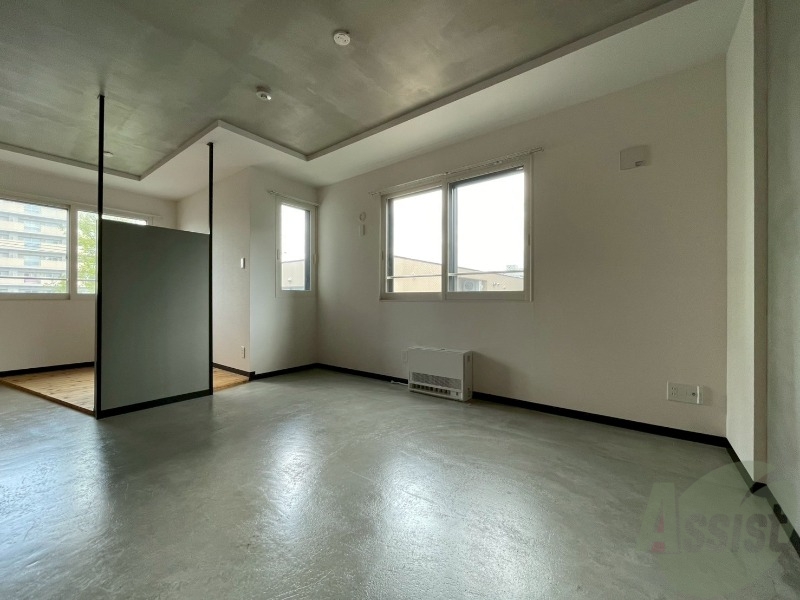 居室・リビング　広くてキレイなお部屋が広がっていて、充実した生活が送れそう。