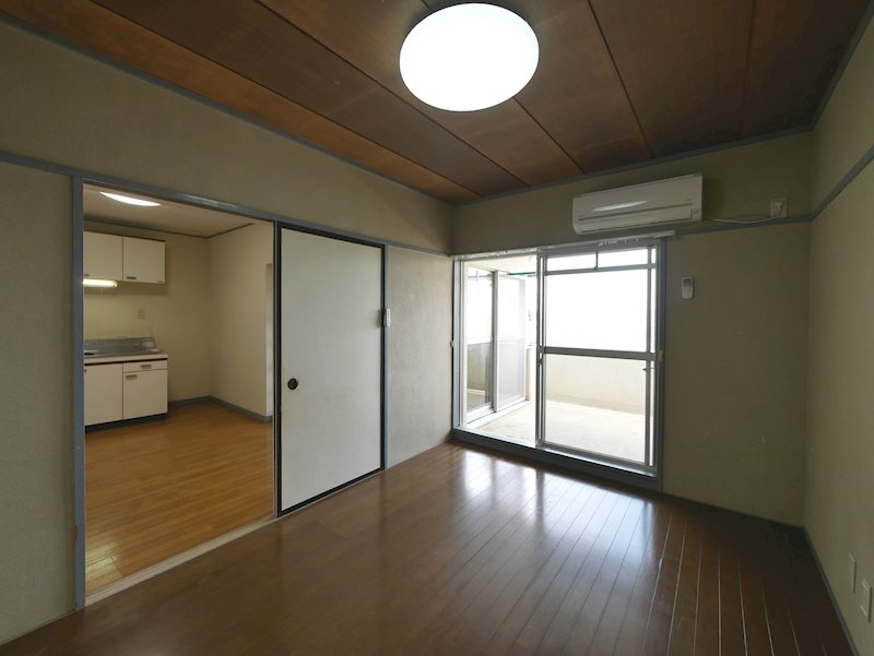 居室・リビング　南側洋室６帖