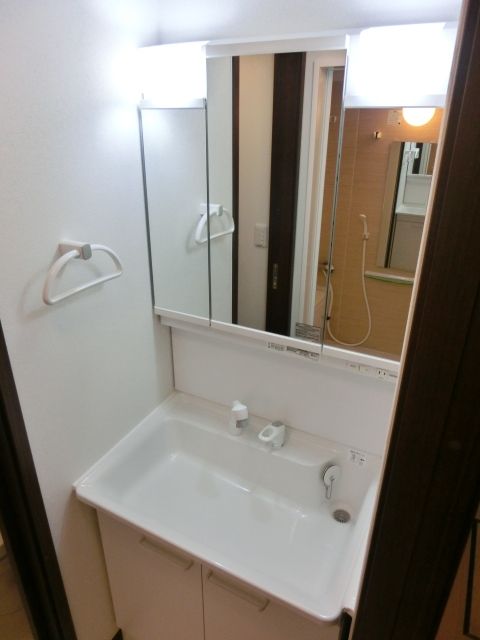 洗面設備　掃除にも便利なシャンプードレッサー