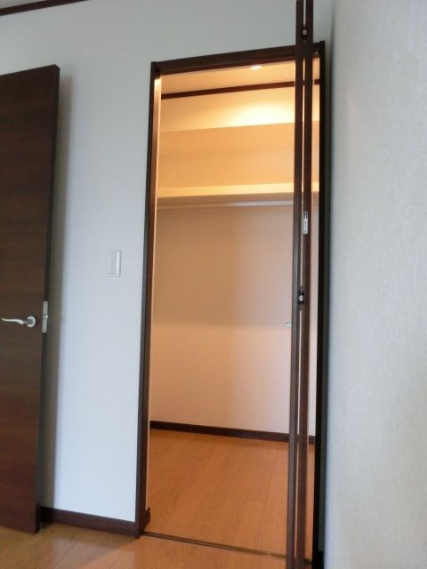 収納　収納豊富なウォークインクローゼット