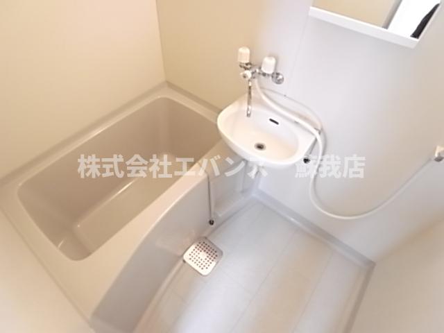 バス・シャワールーム　落ち着いた空間のお風呂です