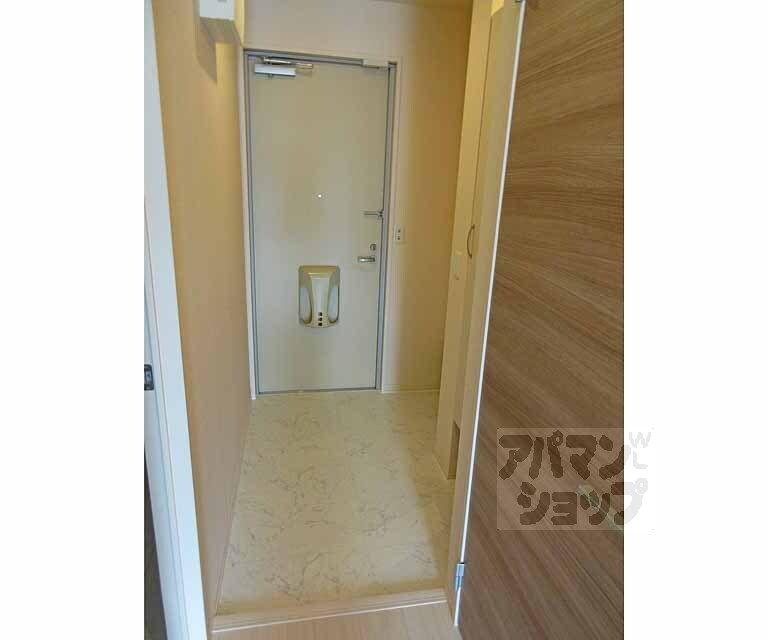 玄関　広くてシンプル！