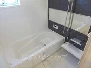 バス・シャワールーム　追い焚き・窓あり