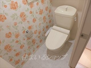 トイレ　ウォシュレット・収納棚あり