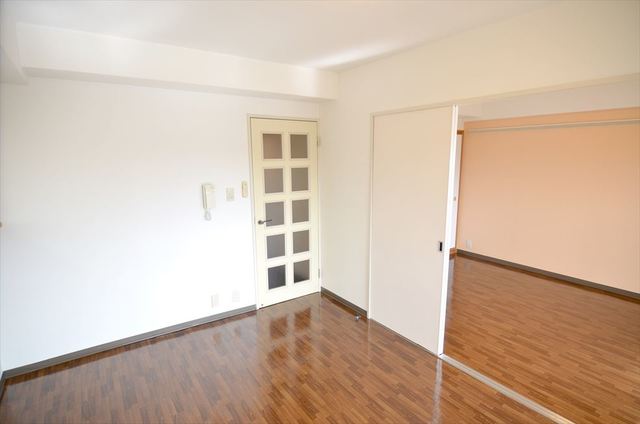 居室・リビング　室内