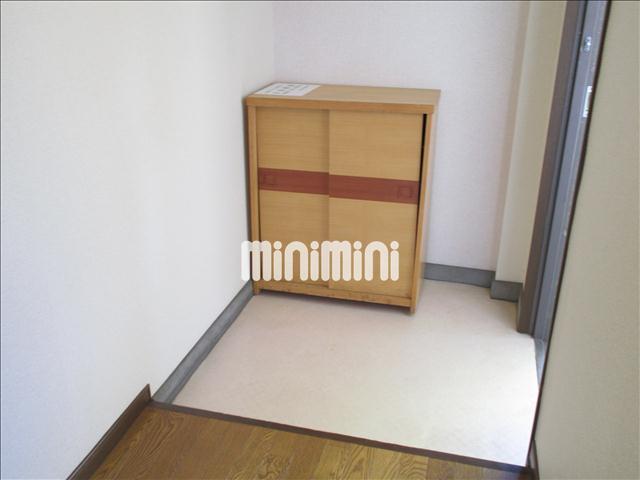 玄関　玄関にはシューズボックスが設置済み。