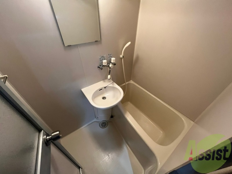 バス・シャワールーム　お風呂になります。一日の疲れを癒してくださいね。