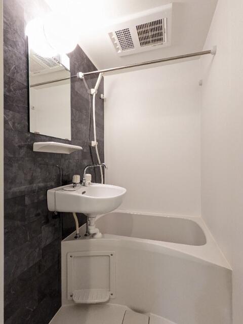 バス・シャワールーム　?