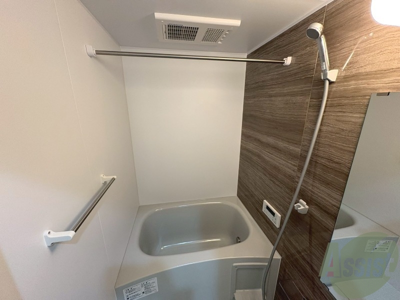 バス・シャワールーム　浴槽が広いので日々の疲れも癒されますね。