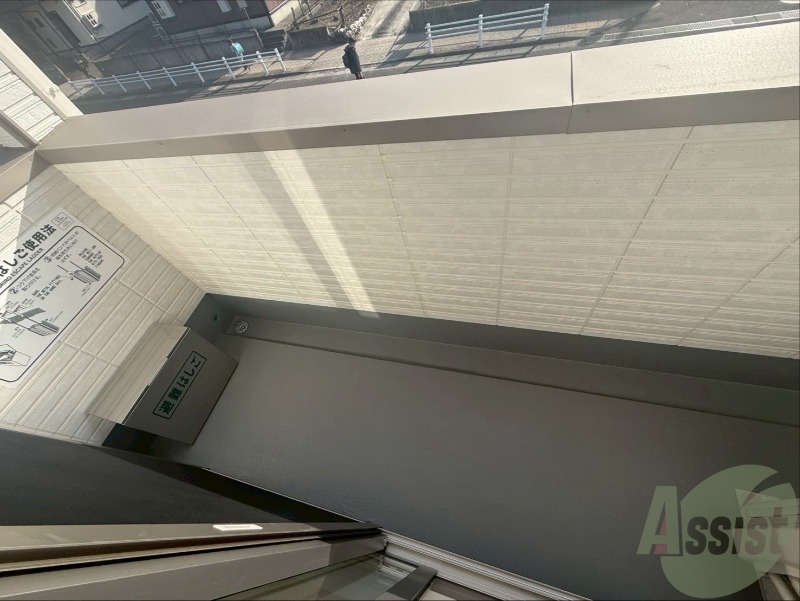 バルコニー　バルコニーがあるので洗濯物も干せますね。