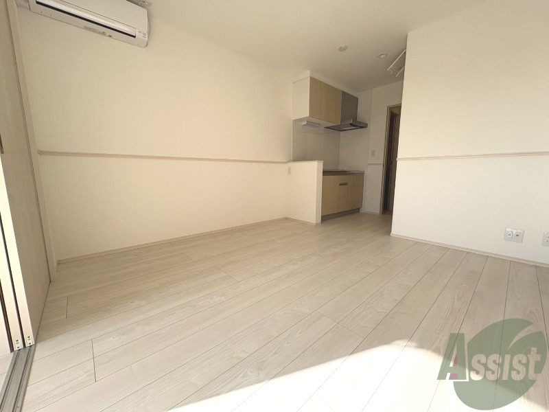 居室・リビング　白を基調としたお部屋で気分も明るくなりますね。