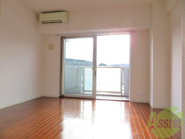 居室・リビング　日差しが入るお部屋は明るくて心地が良いですね。