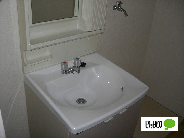 洗面設備　他のお部屋のお写真です