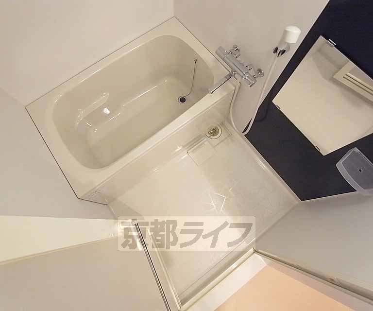 バス・シャワールーム　ゆったりセパレートの浴室です。