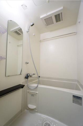 バス・シャワールーム　※同マンション他部屋です。反転しています。