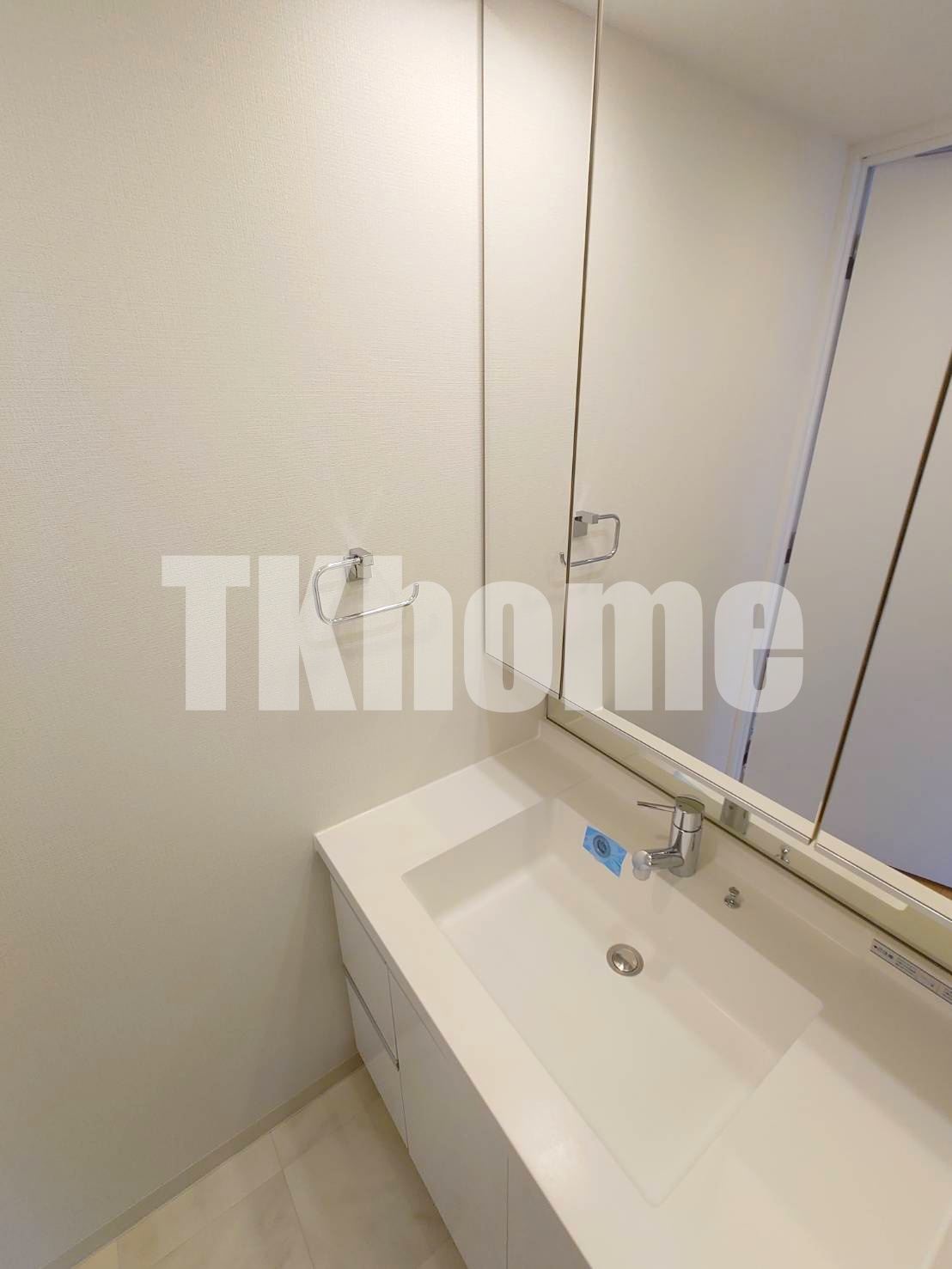 洗面設備　独立洗面台(同マンション・別室参考写)