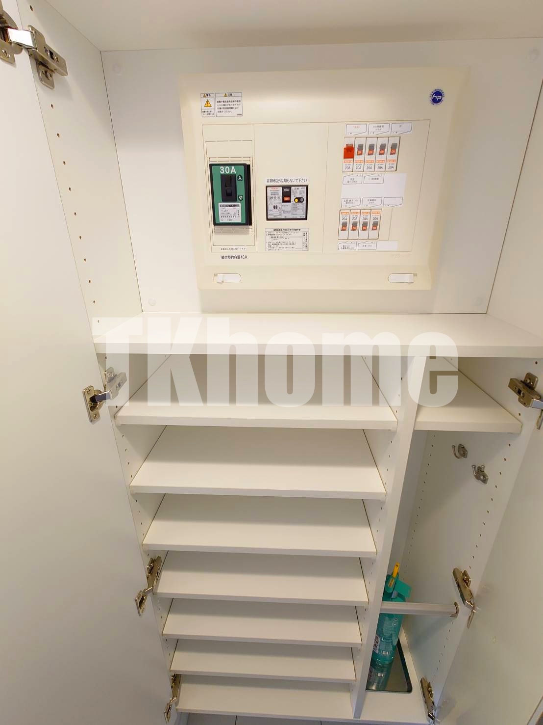 玄関　(同マンション・別室参考写)