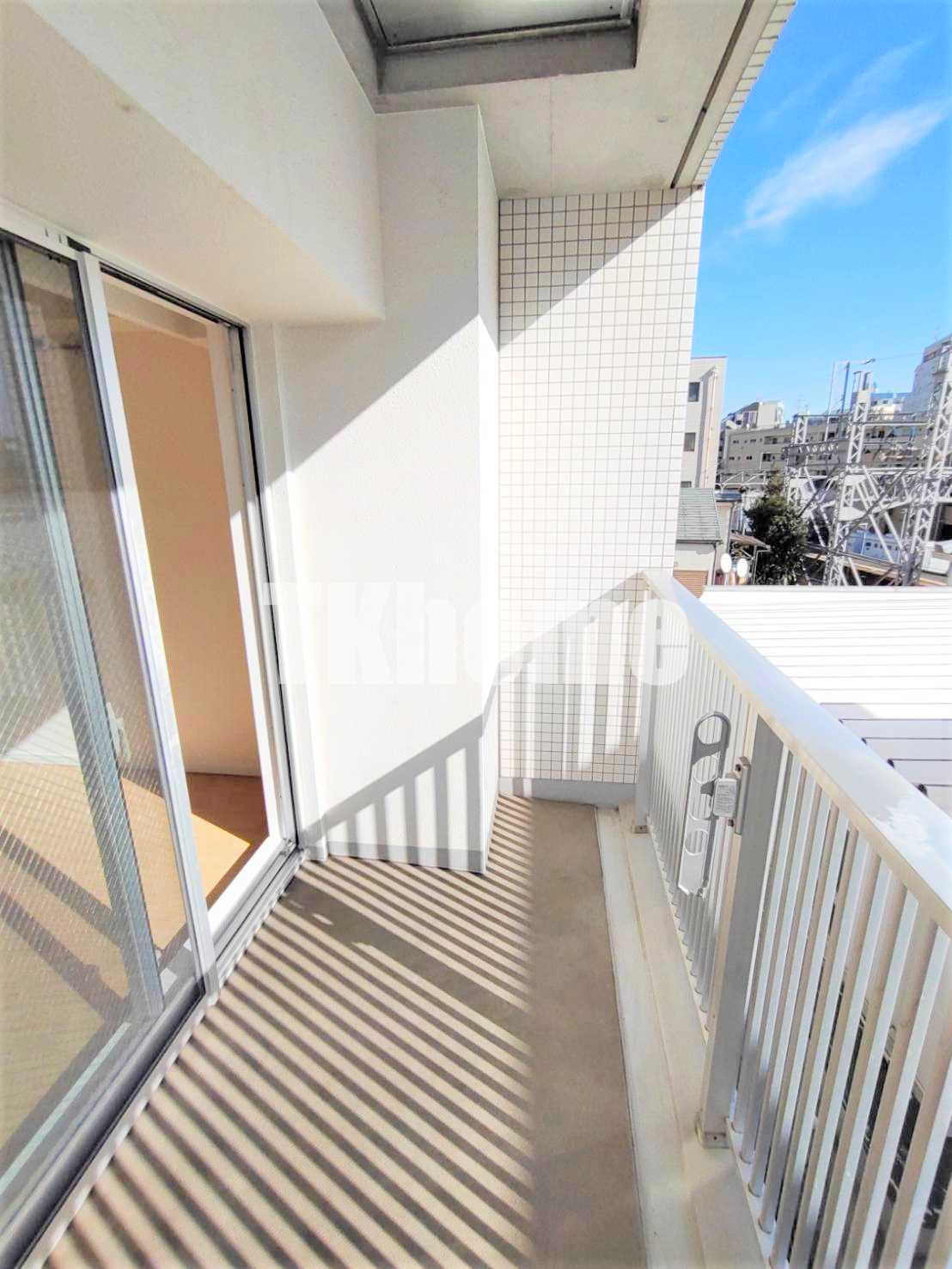 バルコニー　(同マンション・別室参考写)