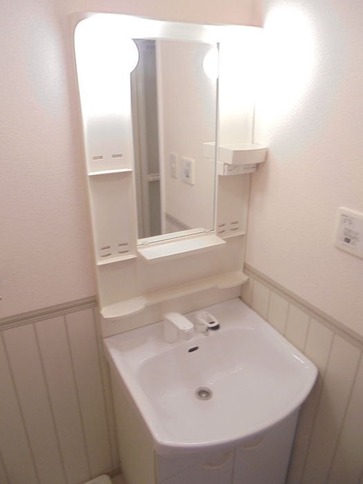 洗面設備　コンパクトで使いやすい洗面所