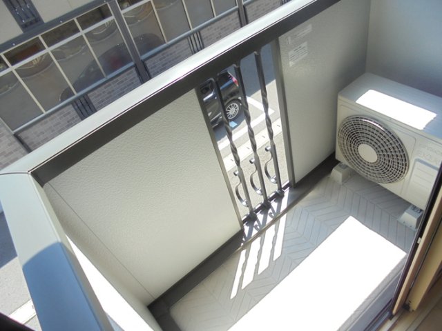 バルコニー　陽当たり良好なバルコニーです