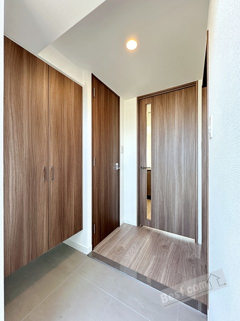 玄関　天井高シューズクローゼット付き♪