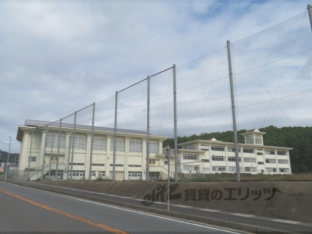 中学校　六人部中学校（中学校）まで1600m