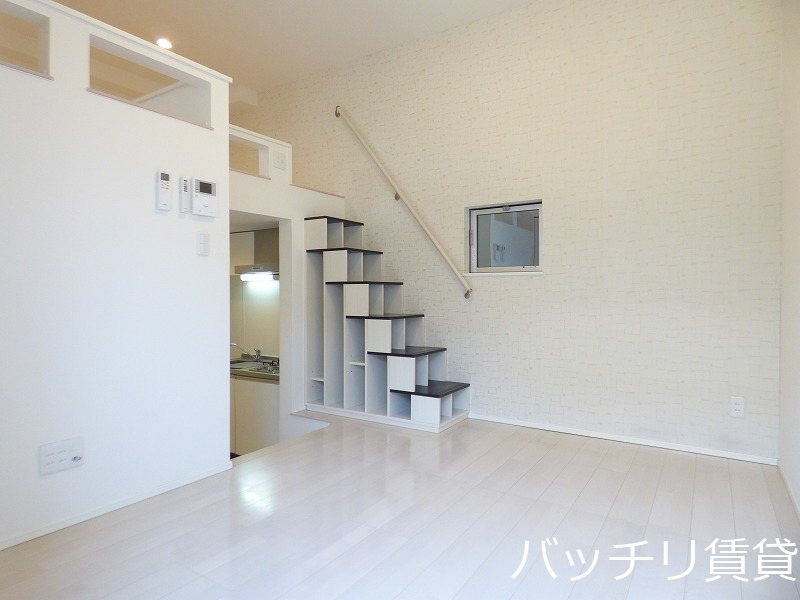 居室・リビング　同型タイプの為、現状を優先致します。