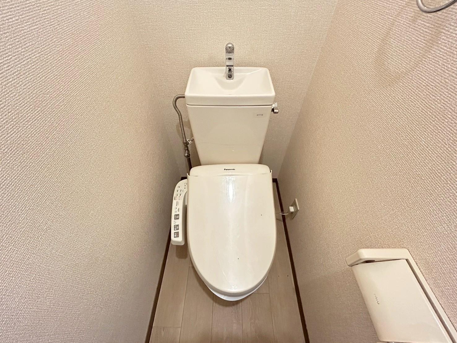 トイレ　温水洗浄暖房便座付トイレ