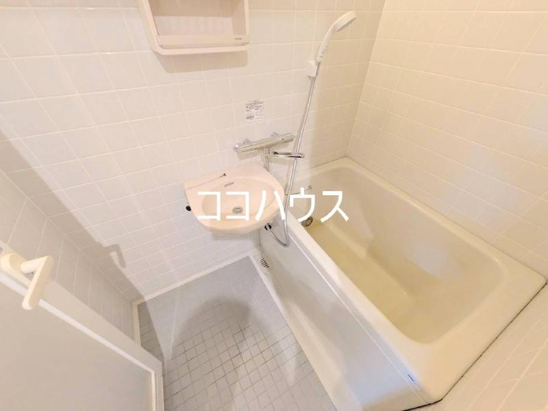 バス・シャワールーム　追い焚き付きのお風呂です。